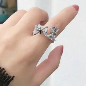 Elegant Silver Bow Ring R88